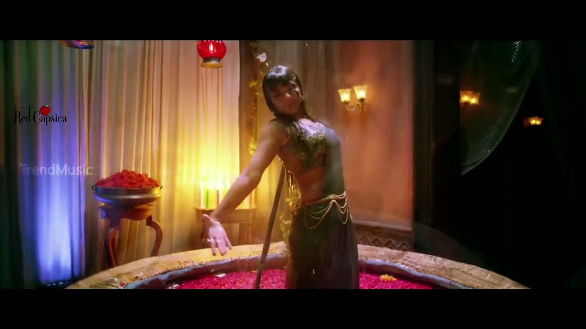 Aishwarya Rajesh hot navel _HD