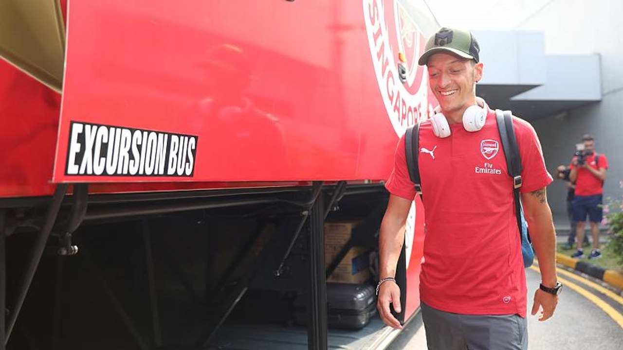 Mesut Ozil abandona seleção alemã de futebol e acusa federação de racismo