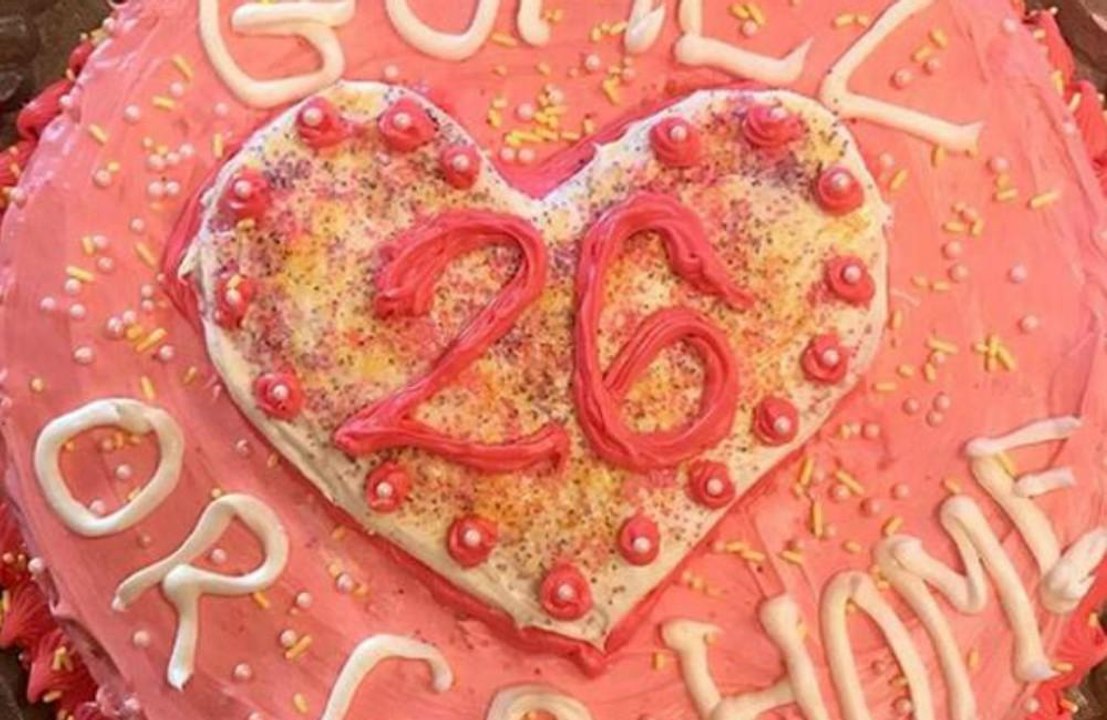Taylor swift feiert selena gomez' geburtstag