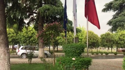 “Çmendet” moti, shi e breshër në disa qytete