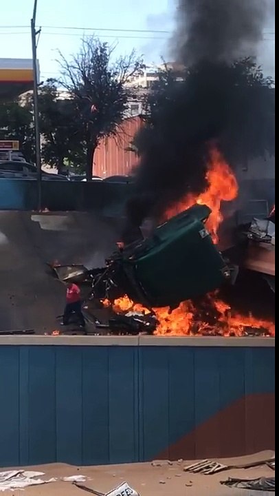 Il s’échappe d’un camion en feu et frôle la mort