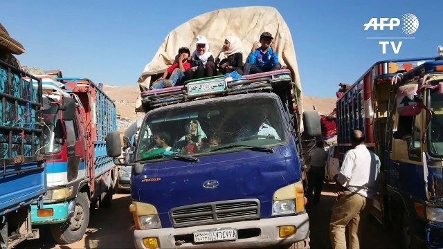 مئات اللاجئين السوريين يغادرون لبنان الى بلدهم بالتنسيق مع دمشق