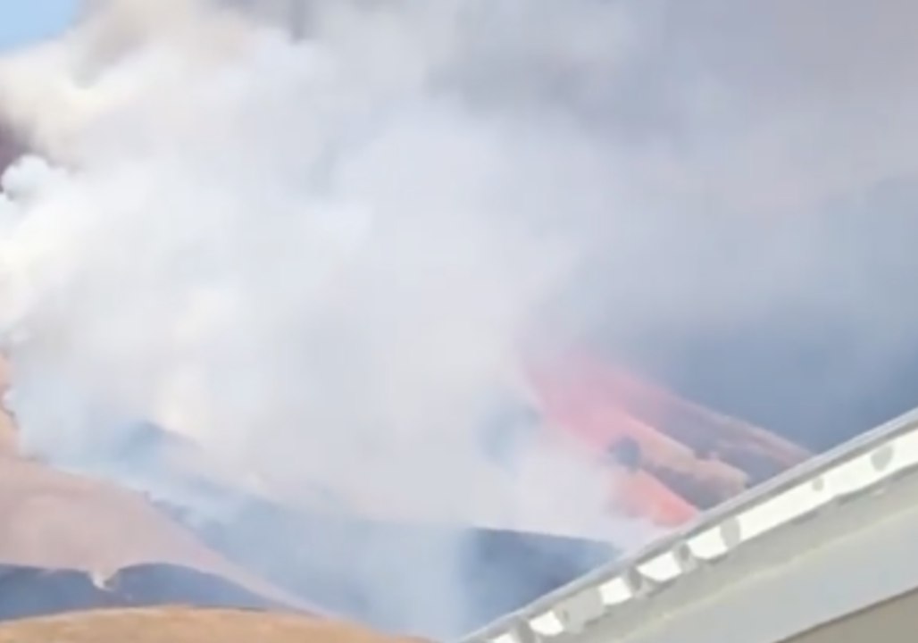 Firefighters Battle Fast-Growing California Brush Fire