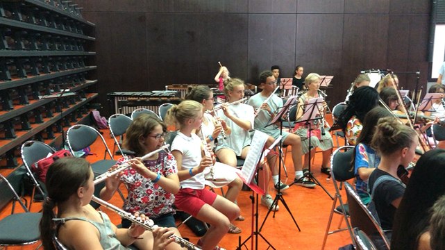 Un des orchestres de l’Académie internationale d’été répète pour le grand concert final de Château-Gontier