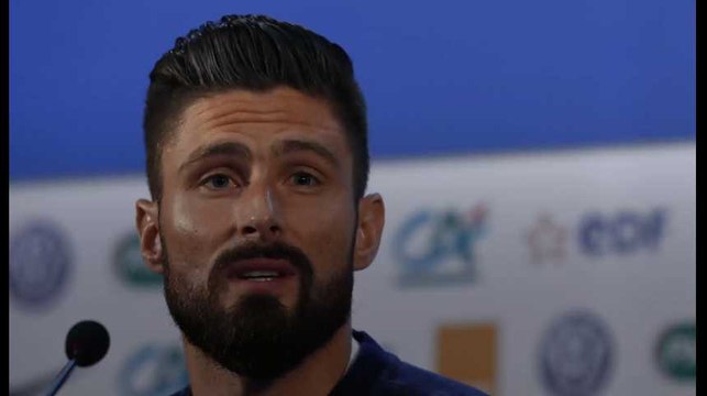 Olivier Giroud s'est rasé la tête pour honorer un pari