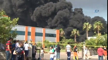 Antalya'da Fabrika Yangını, Alevler 30 Metreye Ulaştı