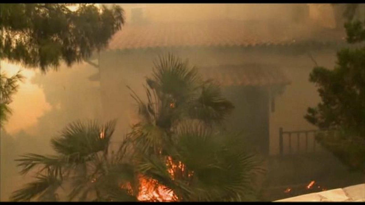 Grèce : feu de forêt à l'ouest d'Athènes