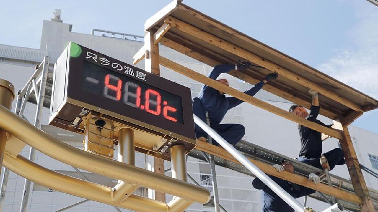 Japanese find ways to beat the heatwave as temperatures hit record highs