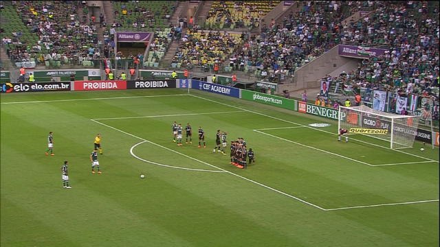 Brésil - Le superbe coup franc de Bruno Henrique (Palmeiras)