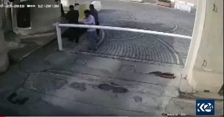 بالفيديو..لحظة اقتحام مبنى محافظة أربيل والمسلحين الـ3 يقتلون رجال الأمن
