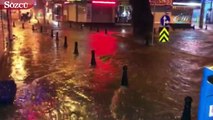 Silivri'de caddeleri su bastı