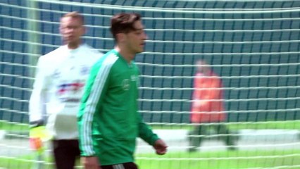 Özil deixa seleção alemã e gera polêmica