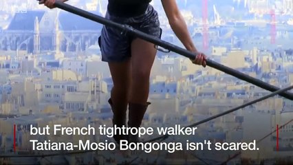 French woman in Montmartre tightrope walk - BBC News