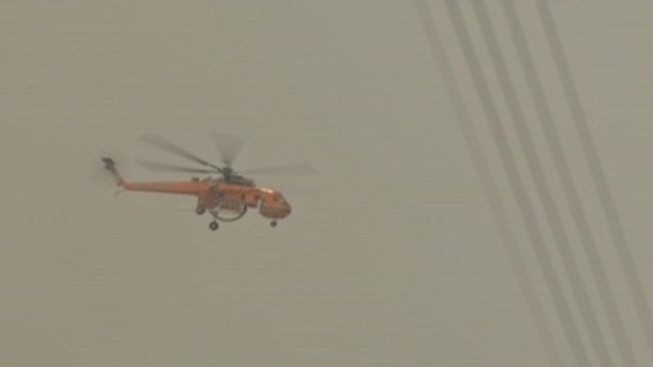 Al menos un muerto y decenas de heridos durante graves incendios en Grecia