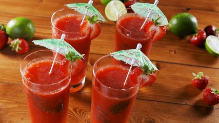 Beat The Summer Heat With These Frozen Strawberry Mojitos