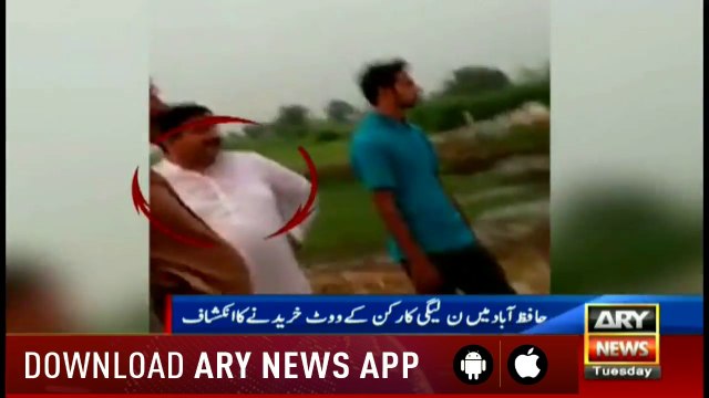 PML-N worker buys votes by giving money to voters in Hafiz Abad