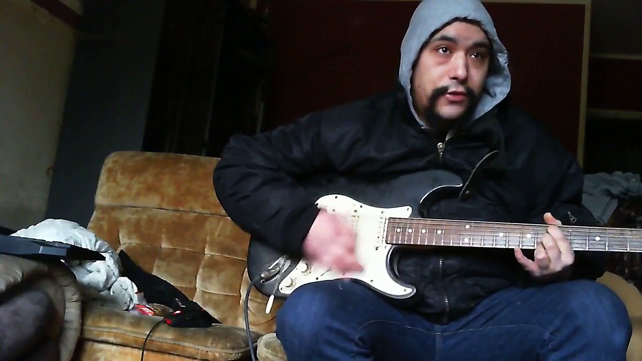 Amok Alki Meyer Kloppt die Ajax Gitarre (720p_30fps_H264-192kbit_AAC)