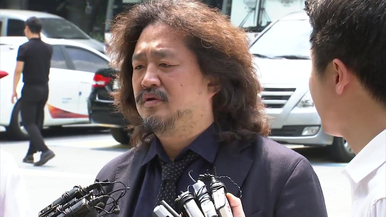 '이재명 스캔들' 방송인 김어준, 참고인 신분 경찰 출석 / YTN