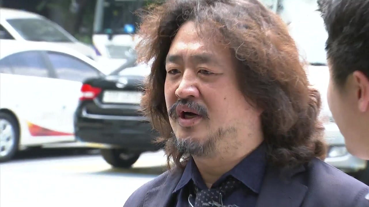 '이재명 스캔들' 방송인 김어준, 참고인 신분 경찰 출석 / YTN