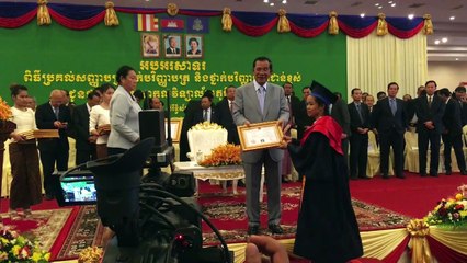 Cambodge: l’éducation, cheval de bataille électorale de Hun Sen