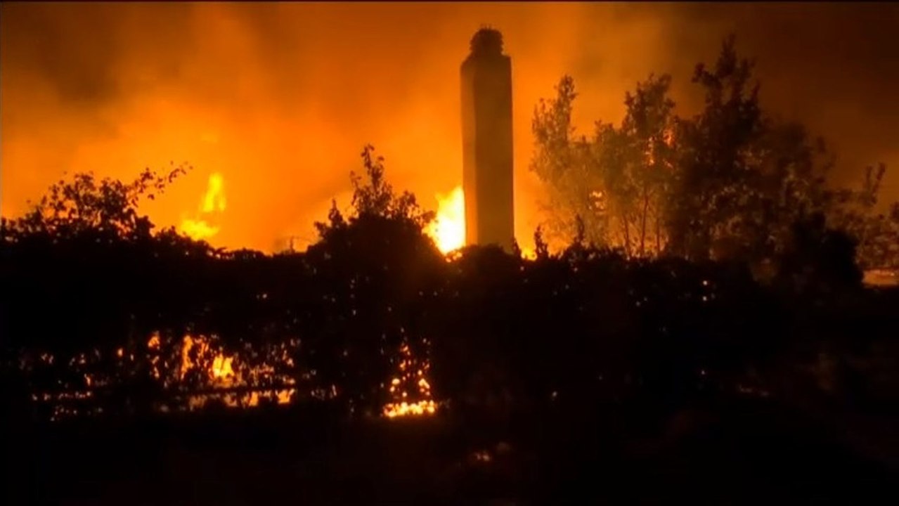 Al menos 50 muertos y más de medio centenar de heridos por los incendios originados el lunes en Grecia, alrededor de la capital del país, Atenas.