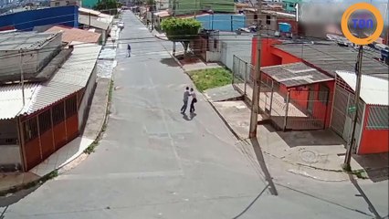 Un homme braque une étudiante pour un portable... La suite est incroyable !