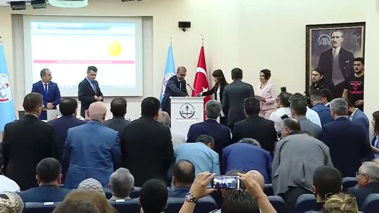 Milli Eğitim Bakanı Selçuk: "Öğretmenlik Bilgelik Gerektiren Bir Meslek"