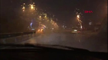 Sağanak Yağış İstanbul'da Hayatı Olumsuz Etkiledi