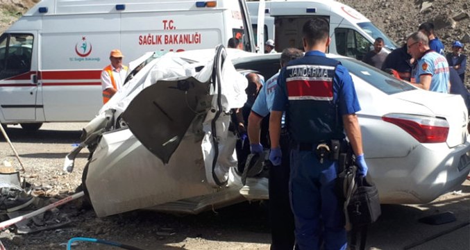 Başkent'te Feci Kaza! Otomobil Köprü Ayağına Çarptı: 4 Ölü