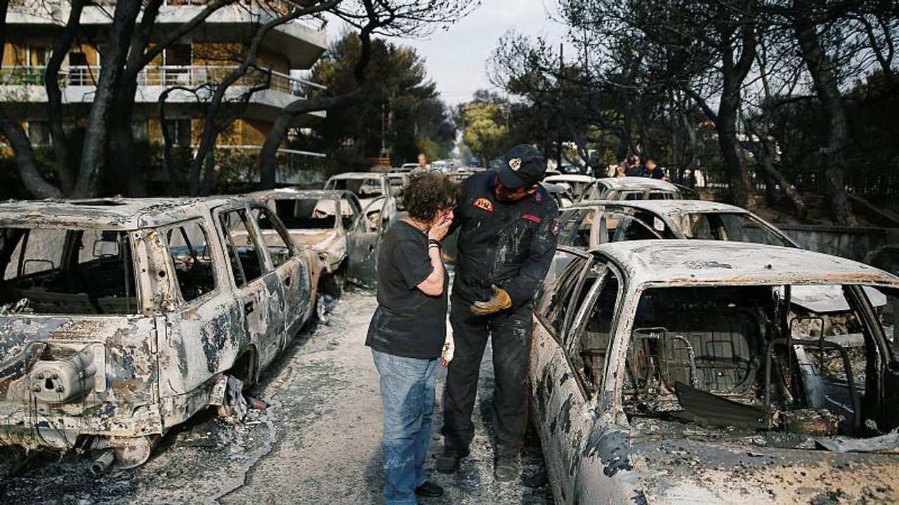 Εθνική τραγωδία: Τουλάχιστον 74 νεκροί - Κηρύχθ...