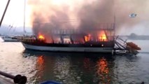 Mersin'de tur teknesi alev alev yandı