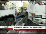 Sopir Mengantuk, Truk Tabrak Pembatas Bus Transjakarta