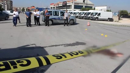 Tabancayla Vurularak Araçtan Atılan Kadın Öldü