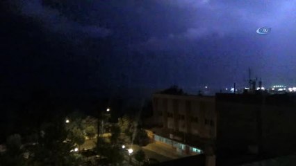 Şimşekler Gökyüzünü Böyle Aydınlattı