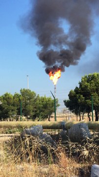 Martigues : puissante torche ce matin sur le site de lavera