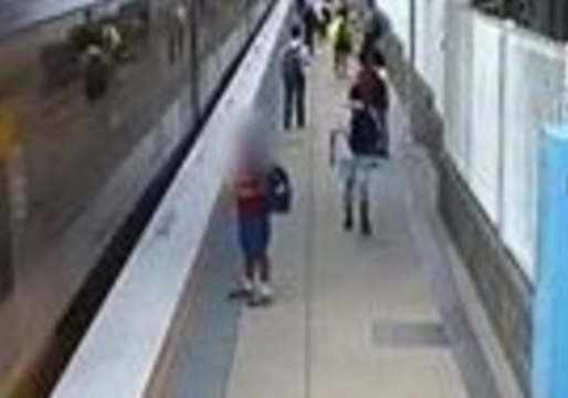 School Kid Comes Dangerously Close to Train in Sydney