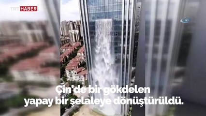 Çin'de gökdelen yapay şelaleye dönüştürüldü