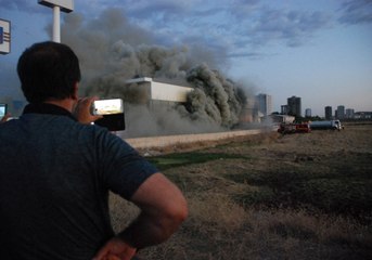 Yangını Filmler İzler Gibi İzleyip Kayda Aldılar