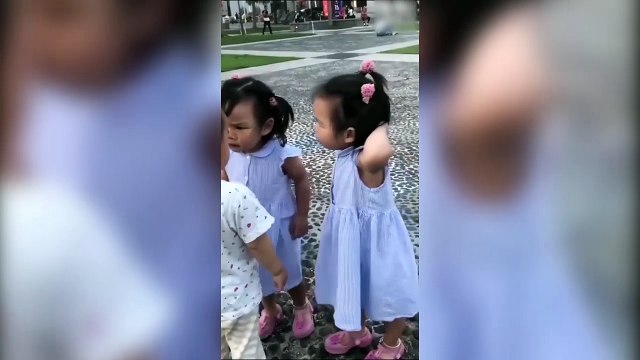 Định bắt nạt phái yếu , cuối cùng cậu bé phải bỏ chạy vì khiếp sợ ánh mắt này