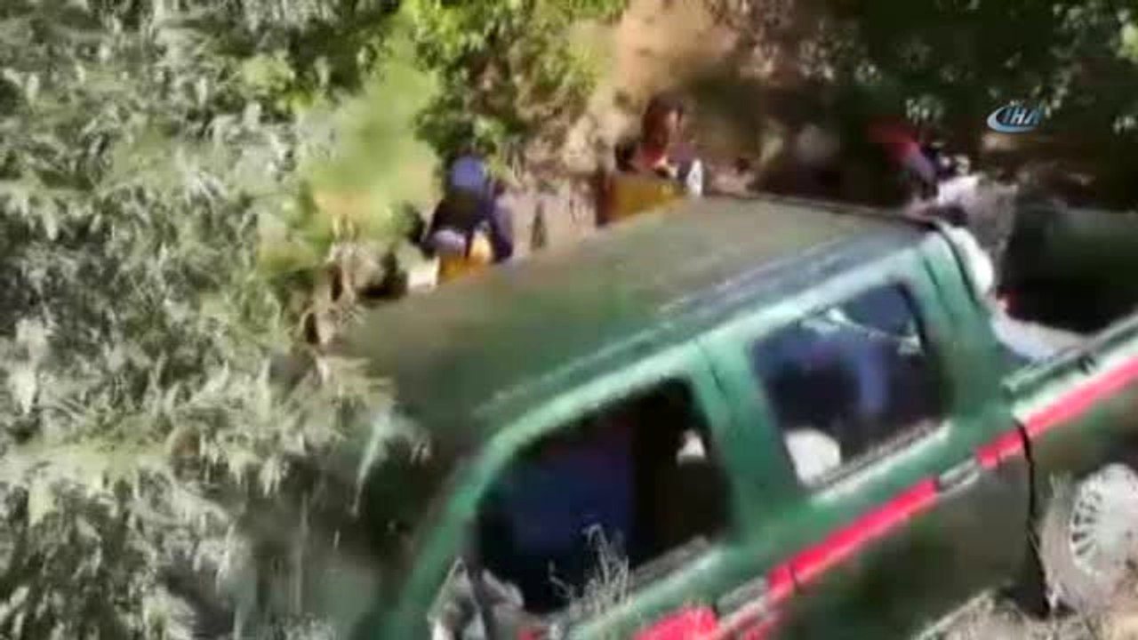 Kazada Araçta Sıkışan Sürücü İtfaiye Ekipleri Tarafından Kurtarıldı