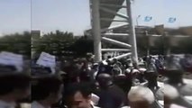 İran'da Emekli Öğretmenler Maaşları Protesto Etti