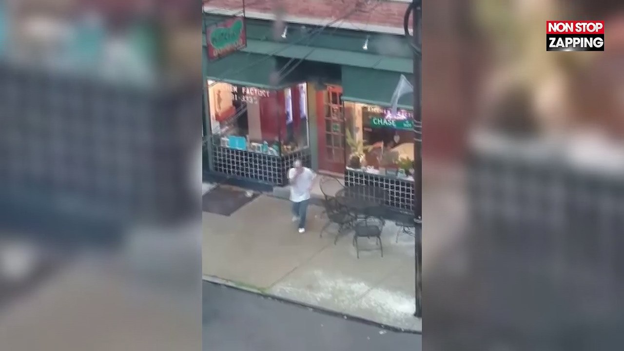 États-Unis : complètement drogué, un homme fait n'importe quoi dans la rue... puis la police arrive (Vidéo)