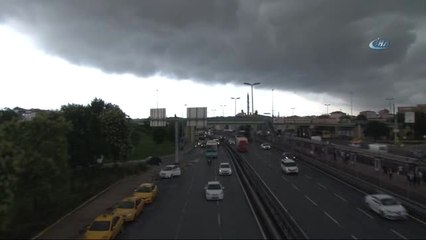 Bulutlar Gündüzü Geceye Çevirdi, Ardından Yağmur Yağdı