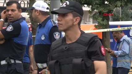 İstanbul- Çöken Binanın Etrafında Oturanlar Kayma Anını Anlattı 1