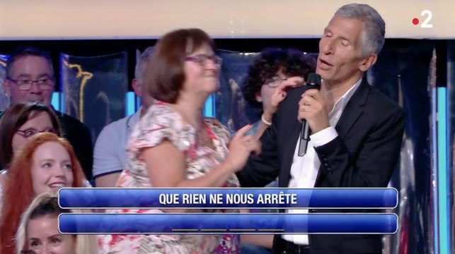 Elle tente d'embrasser Nagui qui lui met un gros vent ! (NPLP) - ZAPPING TÉLÉ DU 24/07/2018
