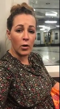 Son fils lui a préparé à manger pour midi.. en dinette !