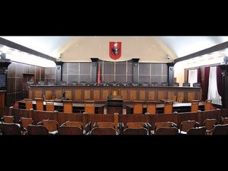 Ora News - "Djepi bosh dhe Gjykata e Larte" Rama dhe Basha replikojnë në rrjetet sociale