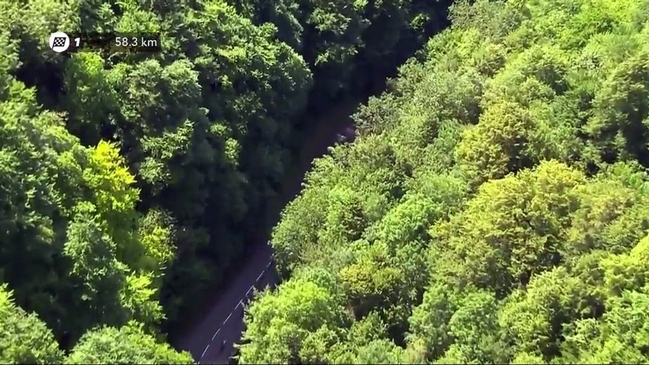 Tour de France 2018 : la terrifiante chute de Philippe Gilbert, qui s'en sort avec des égratignures