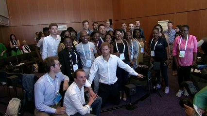 Prince Harry praises Elton John at AIDS conference