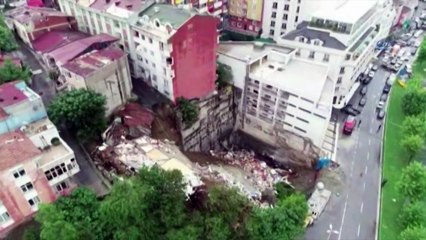 Beyoğlu'nda Çöken Binanın Enkazı Havadan Görüntülendi